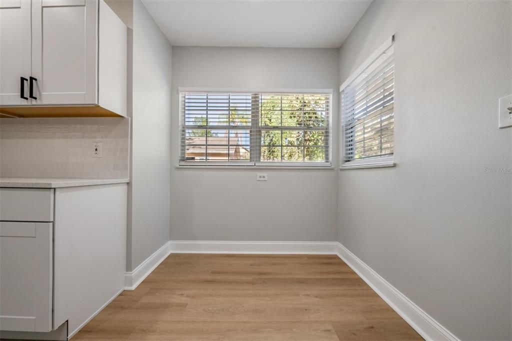 На продажу: $324,990 (3 спален, 1 ванн, 856 Квадратных фут)