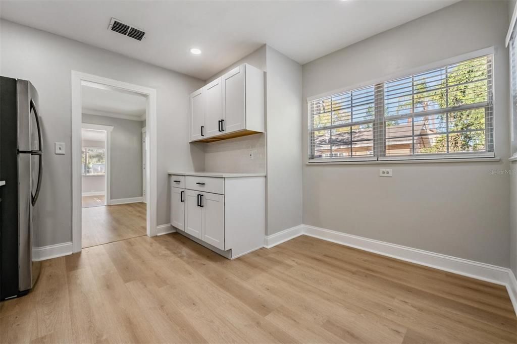 На продажу: $324,990 (3 спален, 1 ванн, 856 Квадратных фут)