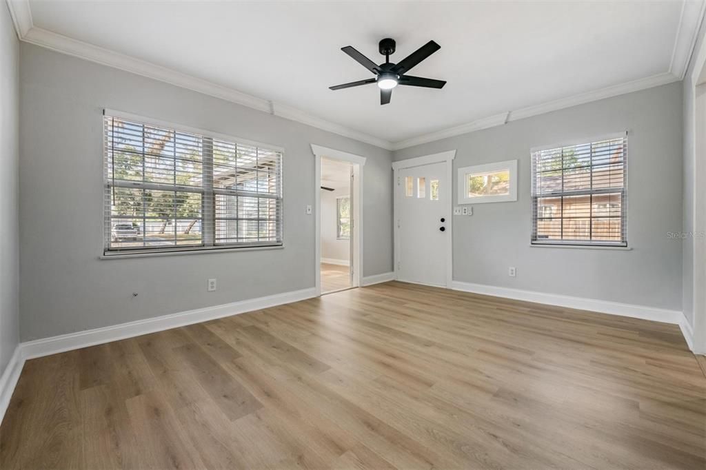 На продажу: $324,990 (3 спален, 1 ванн, 856 Квадратных фут)