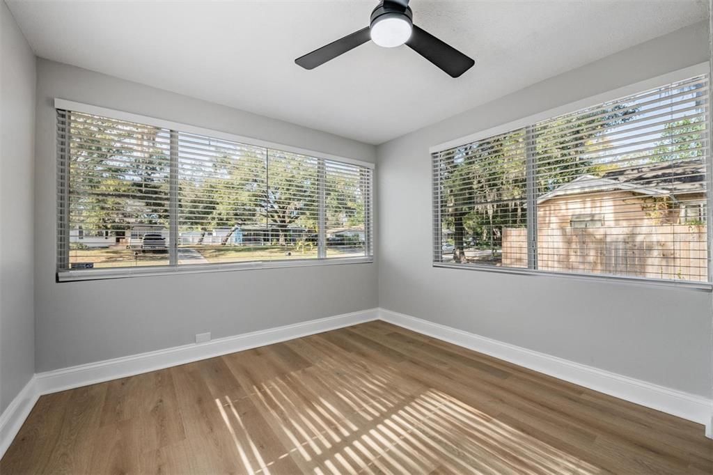 На продажу: $324,990 (3 спален, 1 ванн, 856 Квадратных фут)