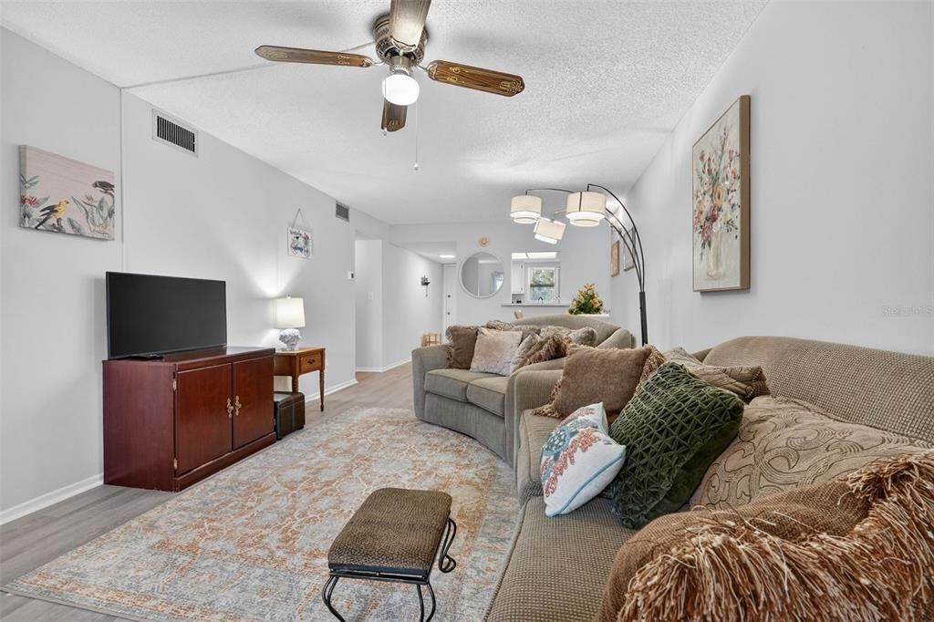 En Venta: $140,000 (2 camas, 2 baños, 917 Pies cuadrados)