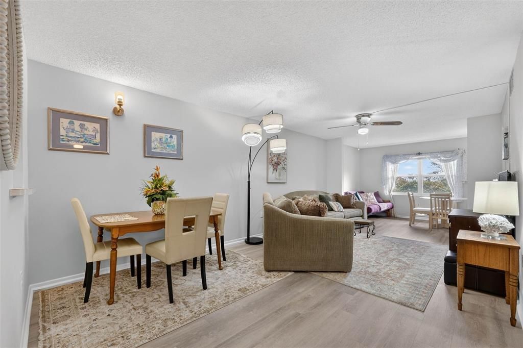 En Venta: $140,000 (2 camas, 2 baños, 917 Pies cuadrados)