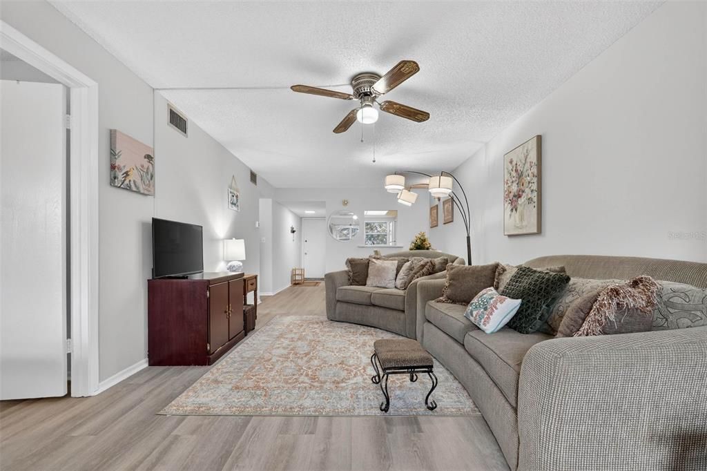 En Venta: $140,000 (2 camas, 2 baños, 917 Pies cuadrados)