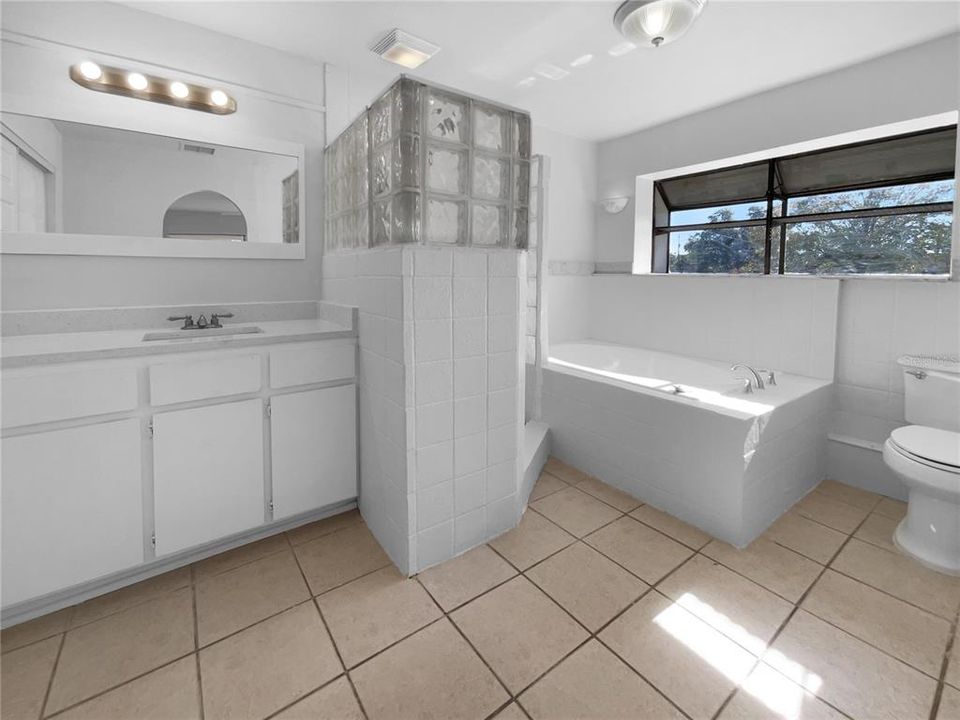 待售: $330,000 (3 贝兹, 2 浴室, 1954 平方英尺)