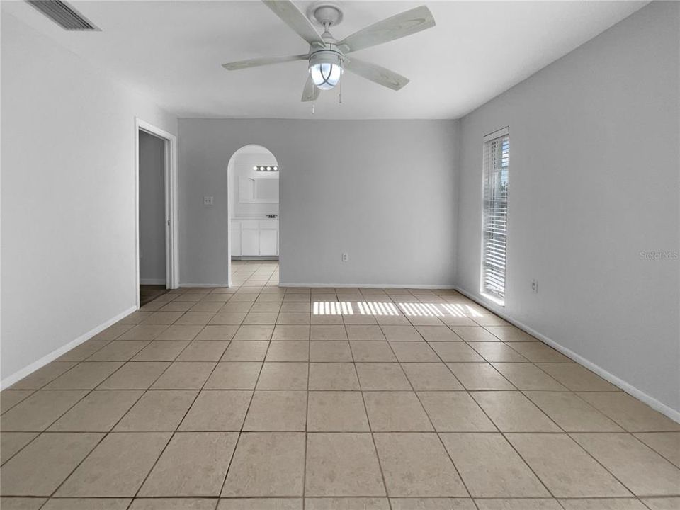 待售: $330,000 (3 贝兹, 2 浴室, 1954 平方英尺)