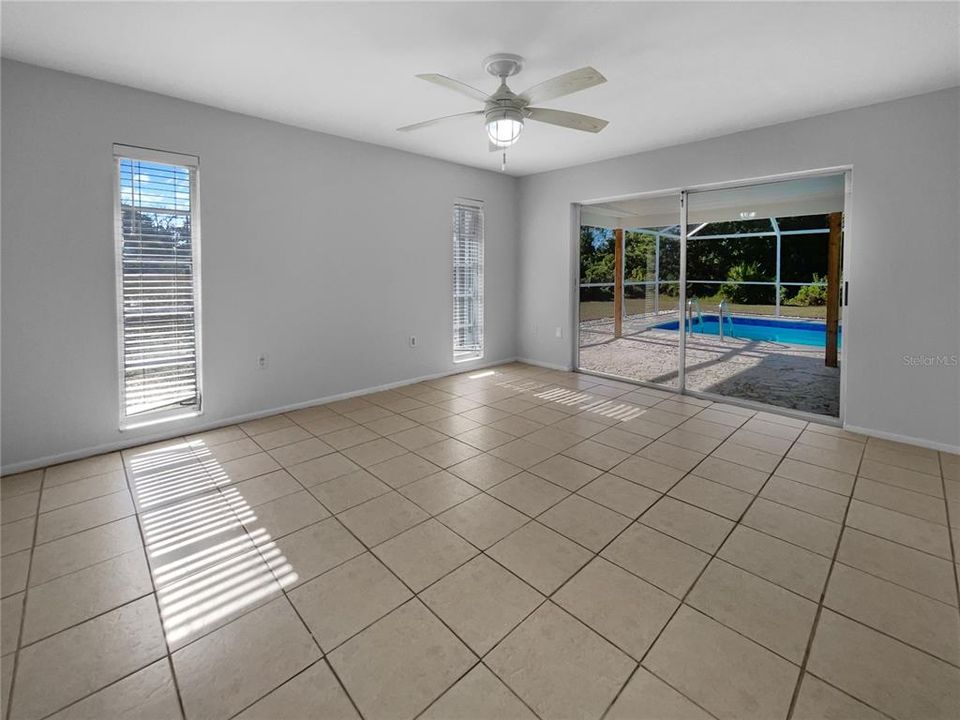 待售: $330,000 (3 贝兹, 2 浴室, 1954 平方英尺)