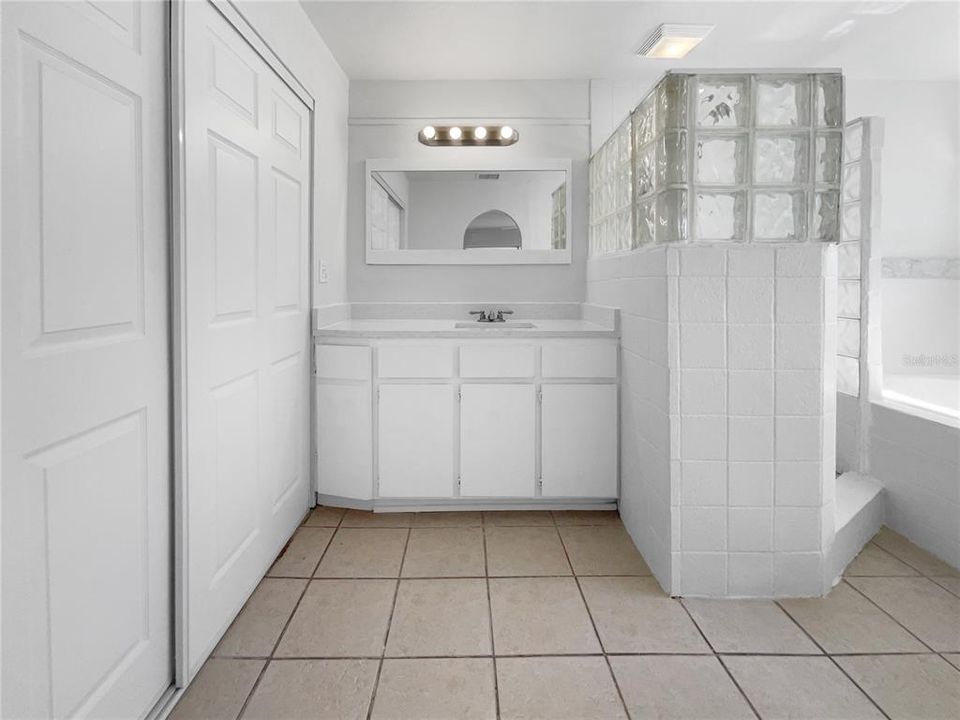 待售: $330,000 (3 贝兹, 2 浴室, 1954 平方英尺)