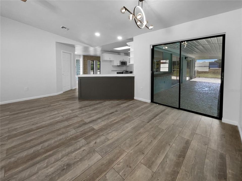 待售: $330,000 (3 贝兹, 2 浴室, 1954 平方英尺)