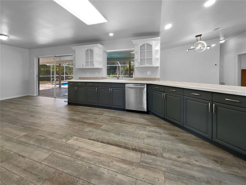 待售: $330,000 (3 贝兹, 2 浴室, 1954 平方英尺)