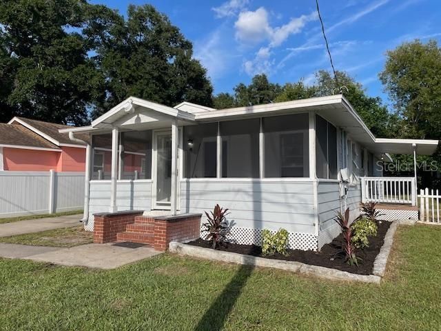 For Rent: $1,995 (3 beds, 2 baths, 1210 Square Feet)