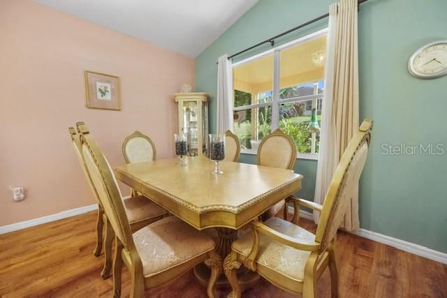 出租: $2,250 (2 贝兹, 2 浴室, 1514 平方英尺)