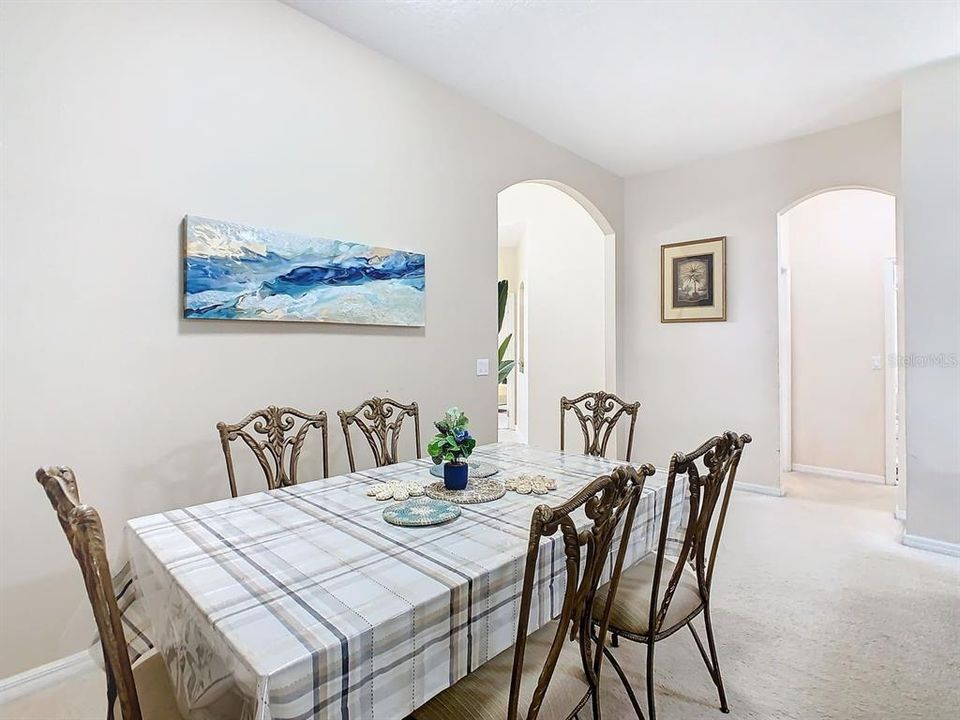 待售: $439,000 (4 贝兹, 2 浴室, 1844 平方英尺)