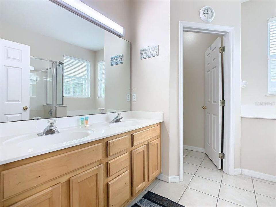 待售: $439,000 (4 贝兹, 2 浴室, 1844 平方英尺)