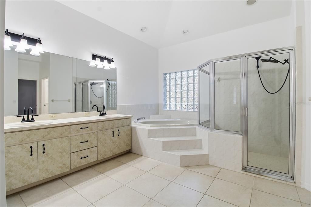 For Sale: $689,000 (4 beds, 2 baths, 2644 Square Feet)