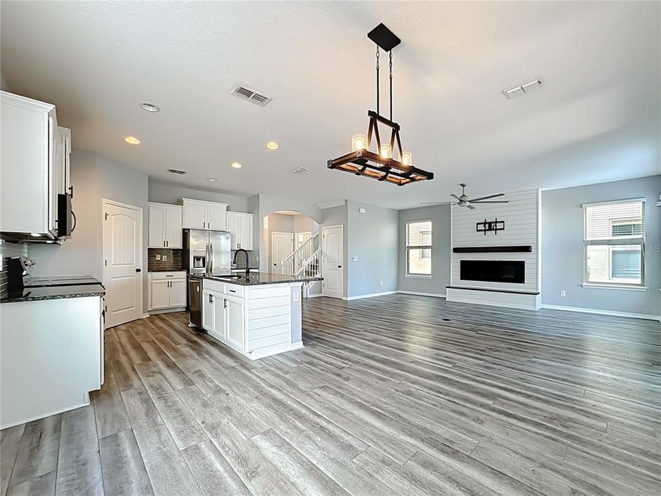 For Sale: $575,000 (3 beds, 2 baths, 2170 Square Feet)