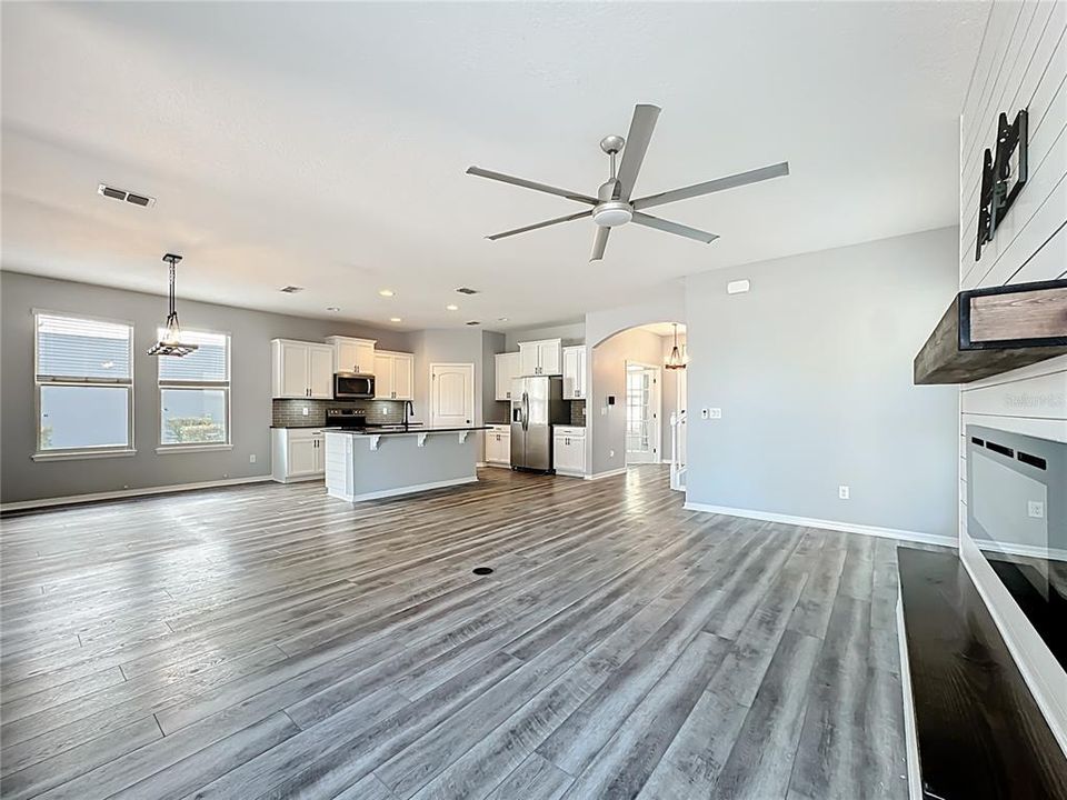 For Sale: $575,000 (3 beds, 2 baths, 2170 Square Feet)