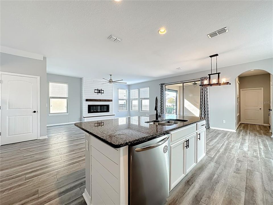 For Sale: $575,000 (3 beds, 2 baths, 2170 Square Feet)