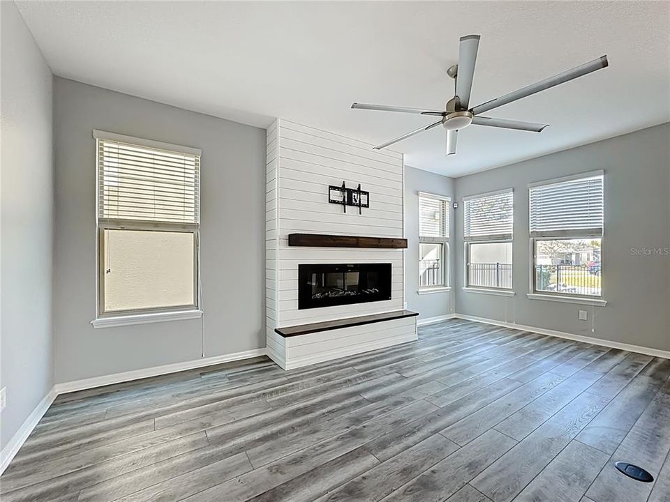 For Sale: $575,000 (3 beds, 2 baths, 2170 Square Feet)