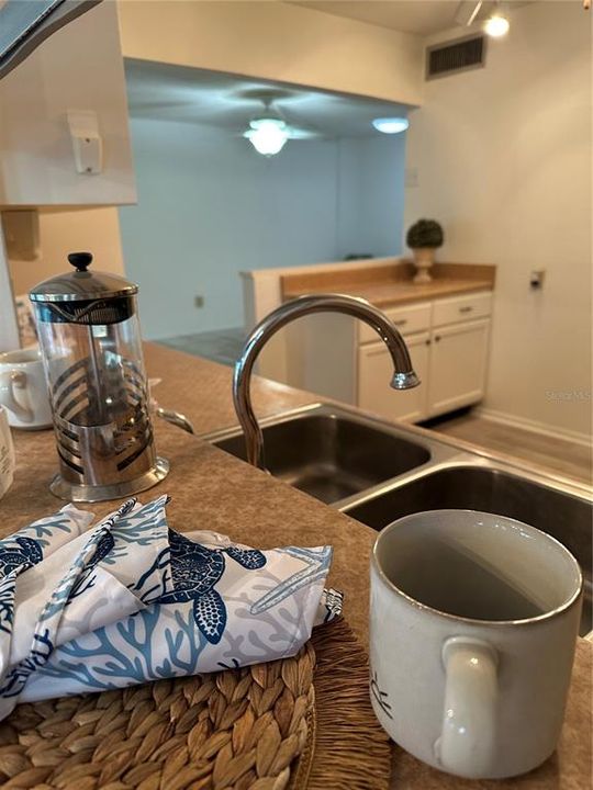 For Sale: $199,900 (2 beds, 2 baths, 1022 Square Feet)