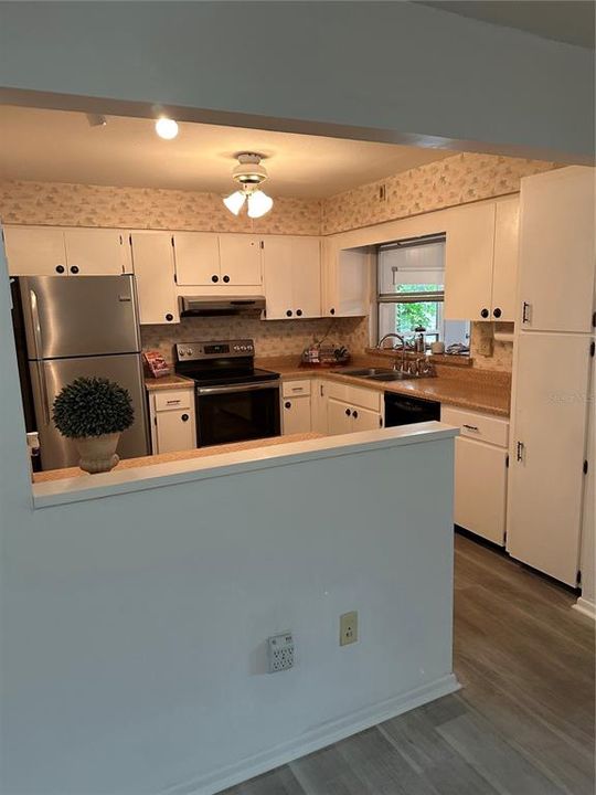 For Sale: $199,900 (2 beds, 2 baths, 1022 Square Feet)