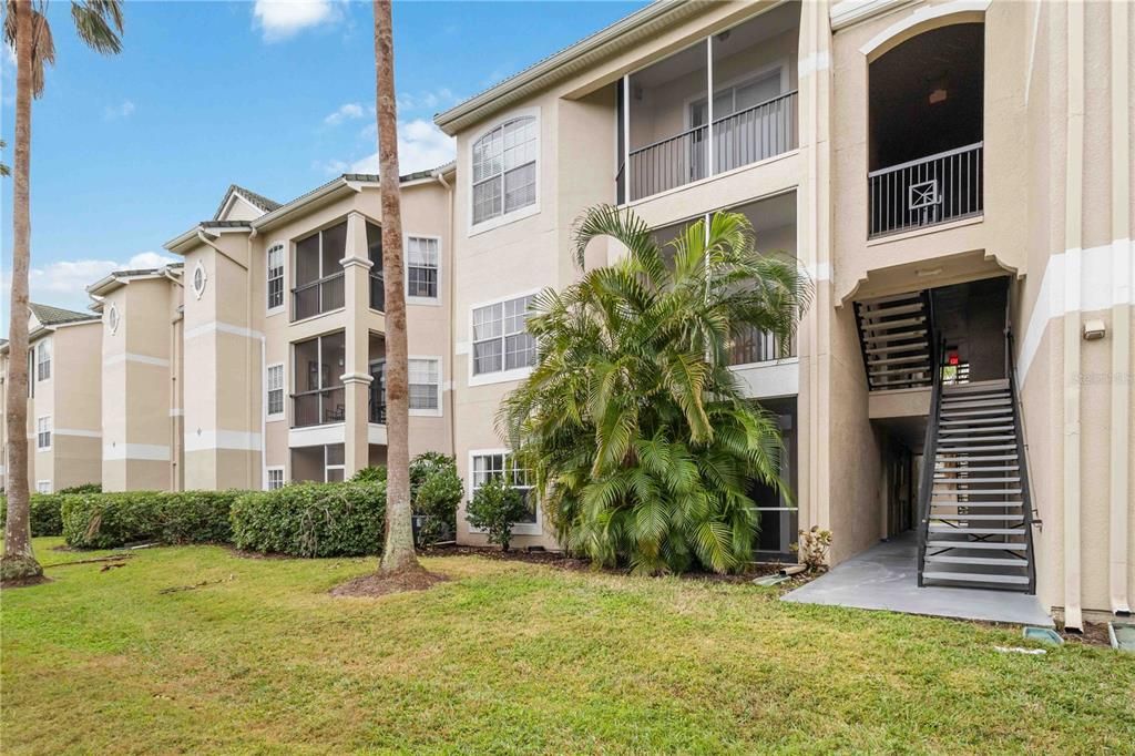 For Sale: $174,900 (1 beds, 1 baths, 843 Square Feet)