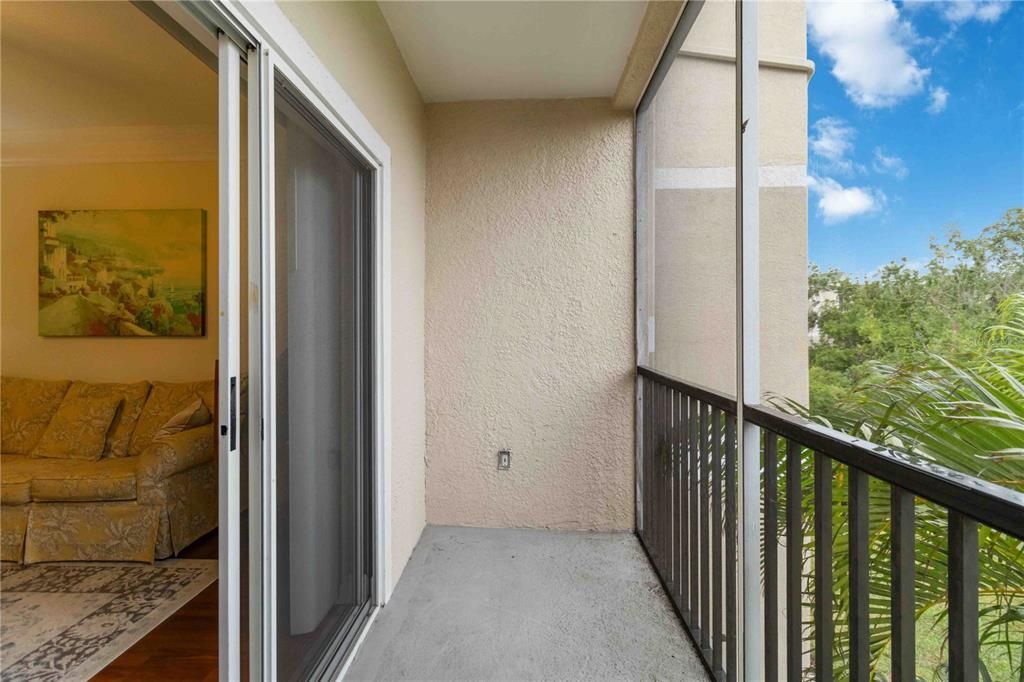 For Sale: $174,900 (1 beds, 1 baths, 843 Square Feet)