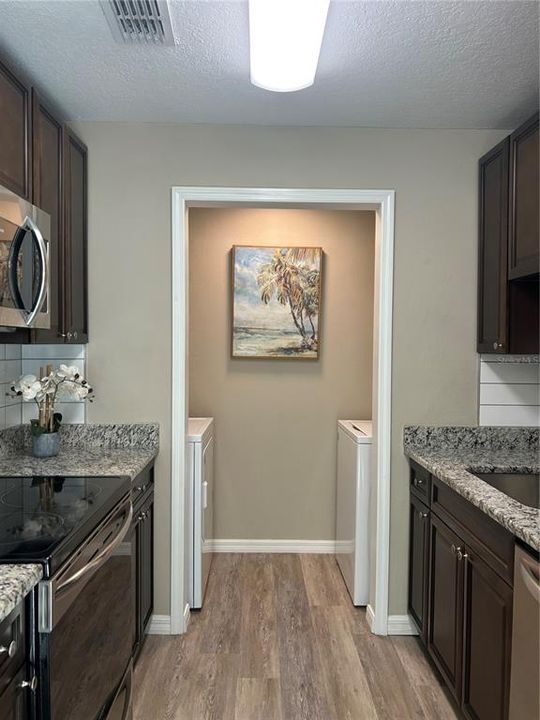 На продажу: $149,900 (2 спален, 2 ванн, 1148 Квадратных фут)