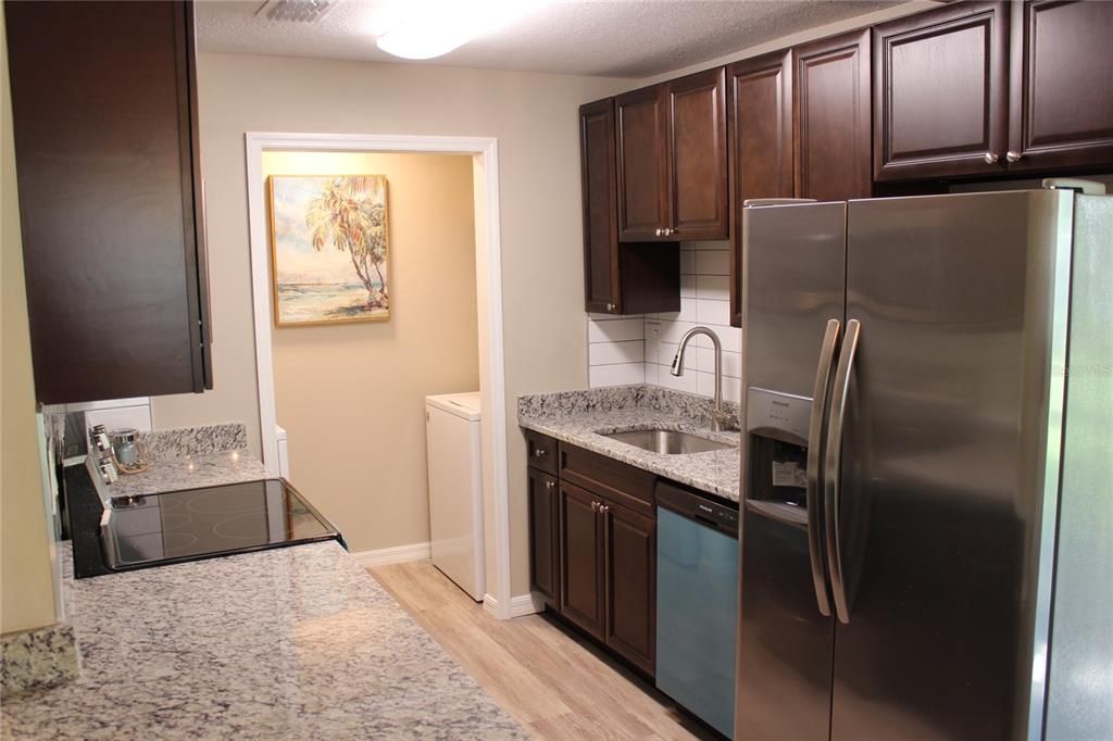 На продажу: $149,900 (2 спален, 2 ванн, 1148 Квадратных фут)