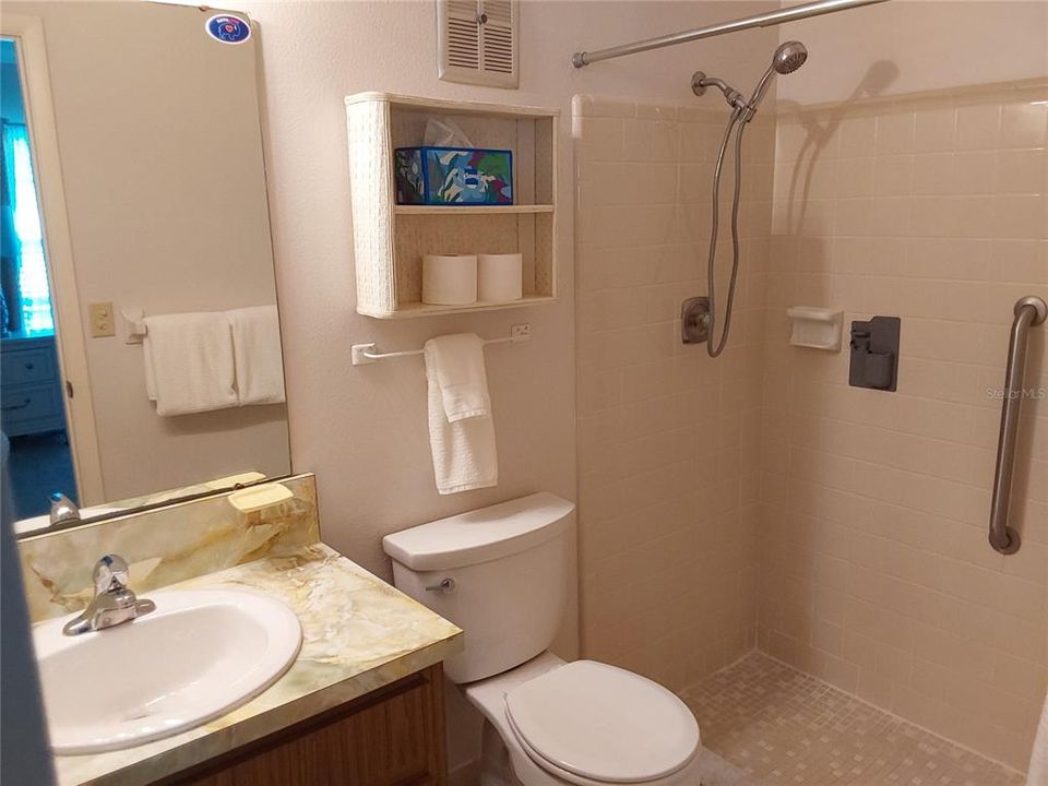 待售: $174,900 (2 贝兹, 2 浴室, 1272 平方英尺)