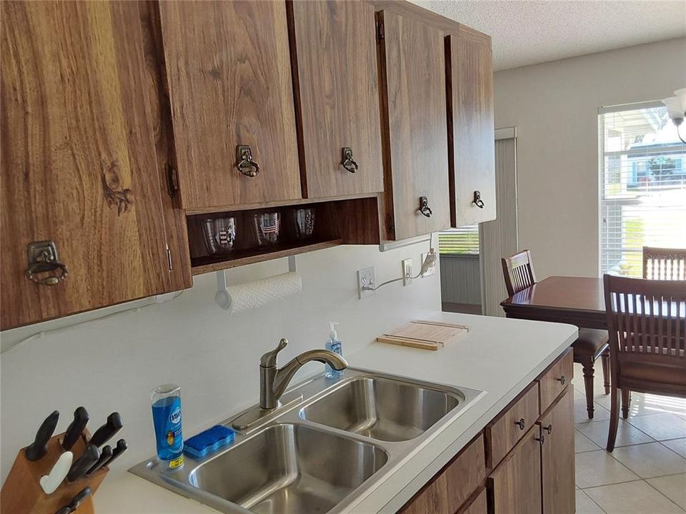 待售: $174,900 (2 贝兹, 2 浴室, 1272 平方英尺)