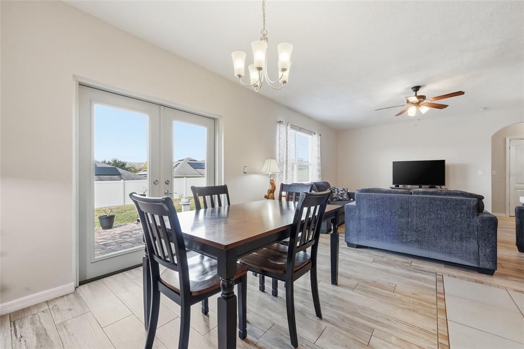 На продажу: $415,000 (5 спален, 3 ванн, 2696 Квадратных фут)