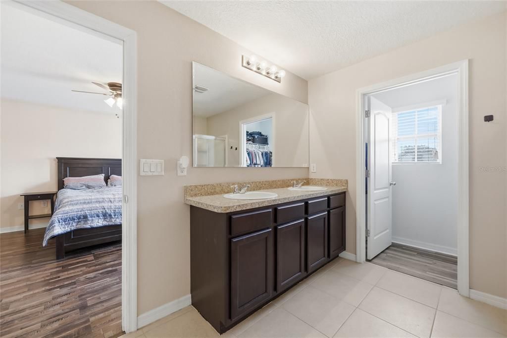 На продажу: $415,000 (5 спален, 3 ванн, 2696 Квадратных фут)