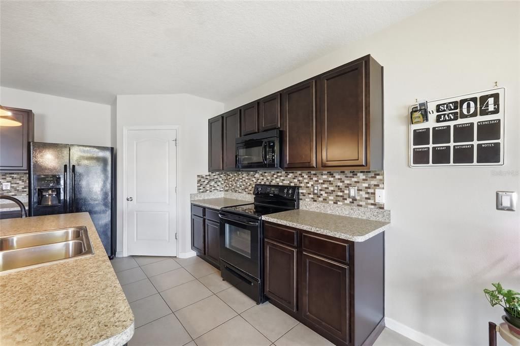 На продажу: $415,000 (5 спален, 3 ванн, 2696 Квадратных фут)