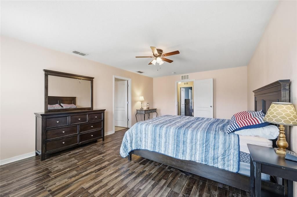 На продажу: $415,000 (5 спален, 3 ванн, 2696 Квадратных фут)