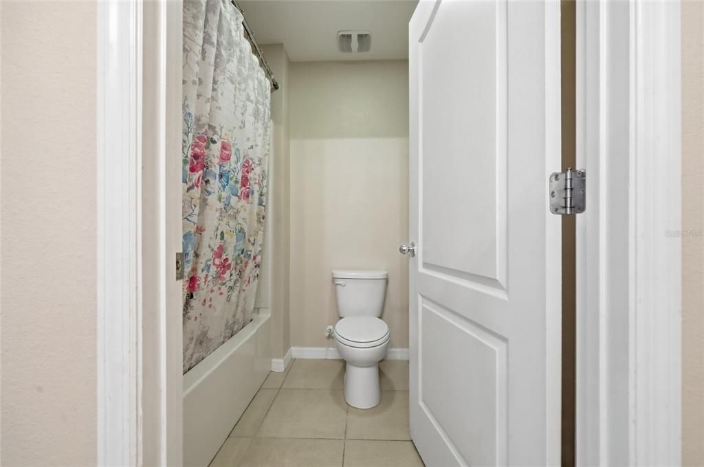 На продажу: $415,000 (5 спален, 3 ванн, 2696 Квадратных фут)