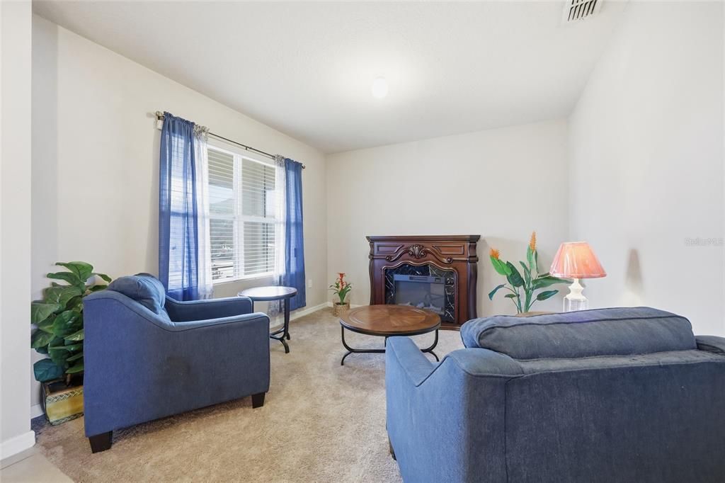 На продажу: $415,000 (5 спален, 3 ванн, 2696 Квадратных фут)