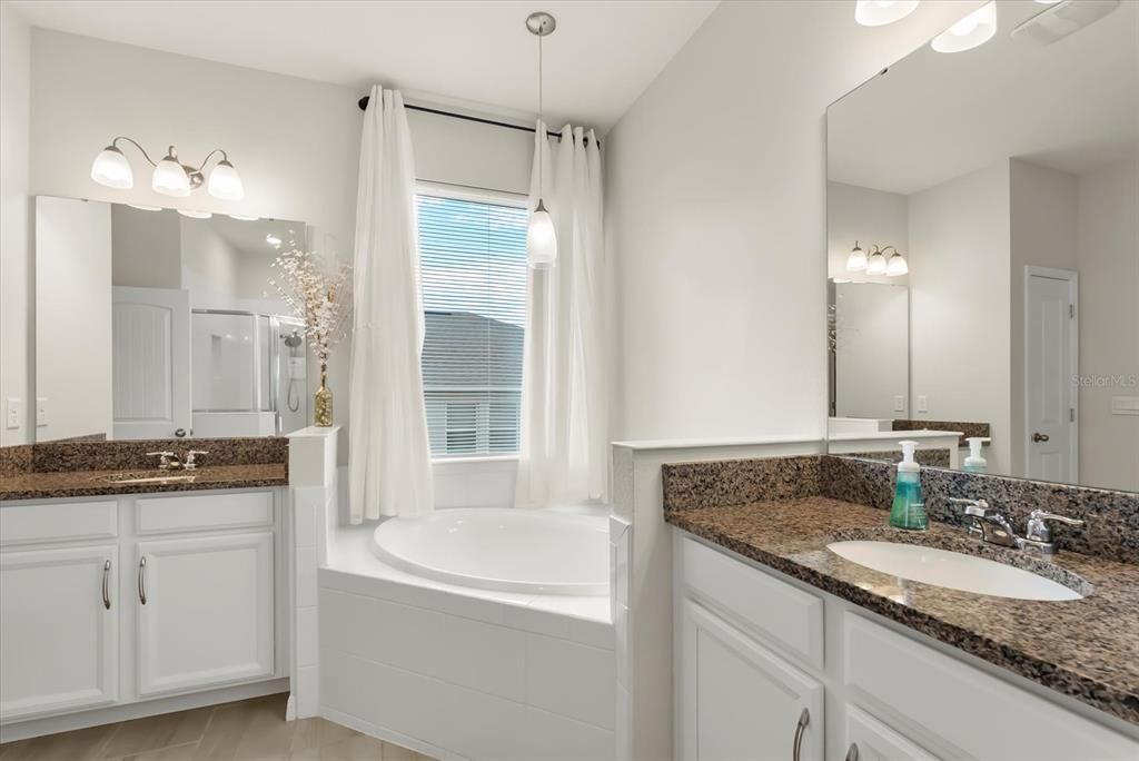 For Sale: $575,000 (4 beds, 3 baths, 2376 Square Feet)