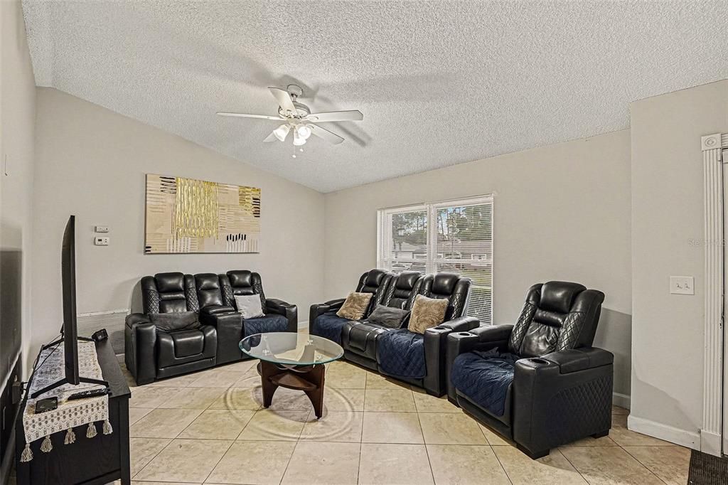 На продажу: $310,000 (3 спален, 2 ванн, 1531 Квадратных фут)