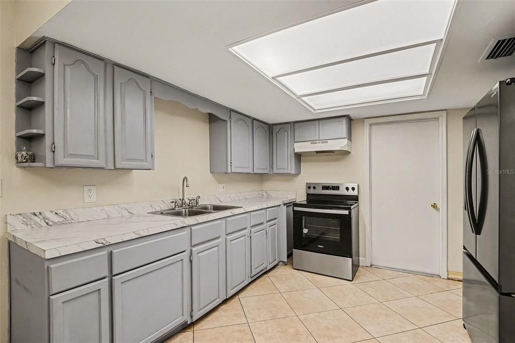 На продажу: $310,000 (3 спален, 2 ванн, 1531 Квадратных фут)