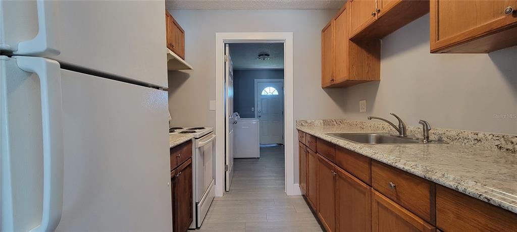 For Rent: $1,550 (2 beds, 1 baths, 916 Square Feet)