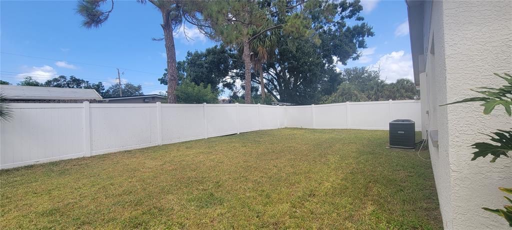 For Rent: $1,550 (2 beds, 1 baths, 916 Square Feet)