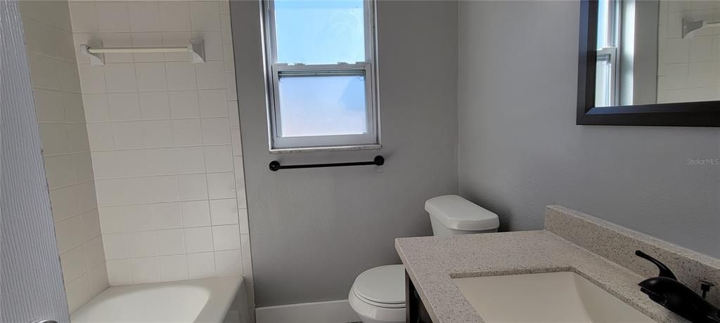 For Rent: $1,550 (2 beds, 1 baths, 916 Square Feet)