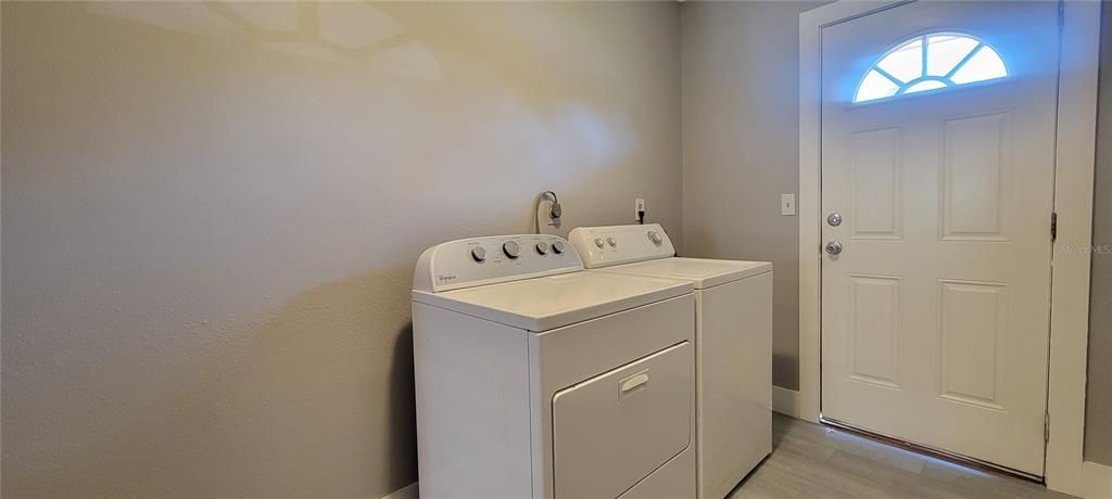 For Rent: $1,550 (2 beds, 1 baths, 916 Square Feet)