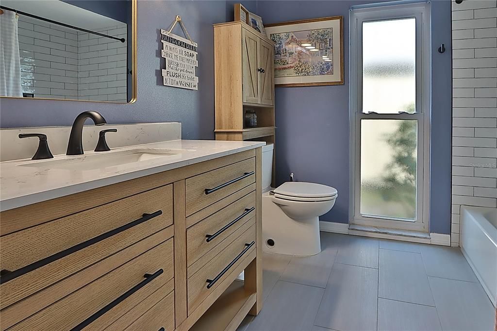 合同活跃: $449,900 (3 贝兹, 2 浴室, 1810 平方英尺)