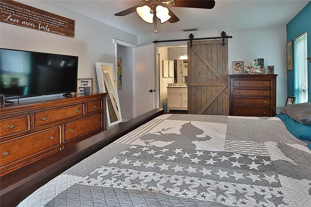 合同活跃: $449,900 (3 贝兹, 2 浴室, 1810 平方英尺)