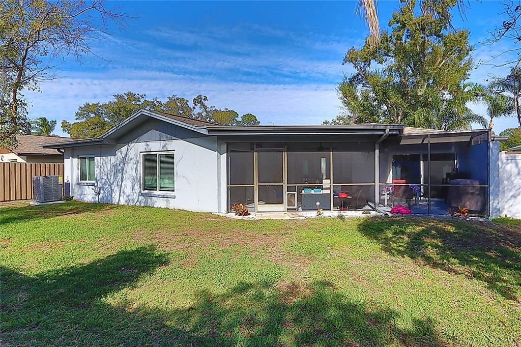 合同活跃: $449,900 (3 贝兹, 2 浴室, 1810 平方英尺)