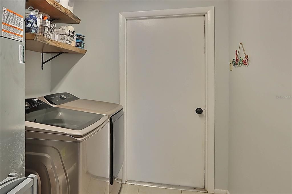 合同活跃: $449,900 (3 贝兹, 2 浴室, 1810 平方英尺)