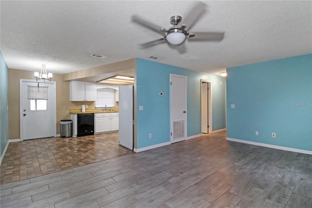 En Venta: $200,000 (2 camas, 2 baños, 936 Pies cuadrados)