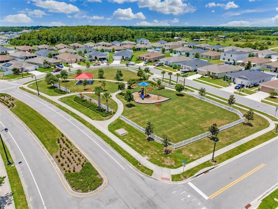 На продажу: $385,000 (3 спален, 2 ванн, 1894 Квадратных фут)