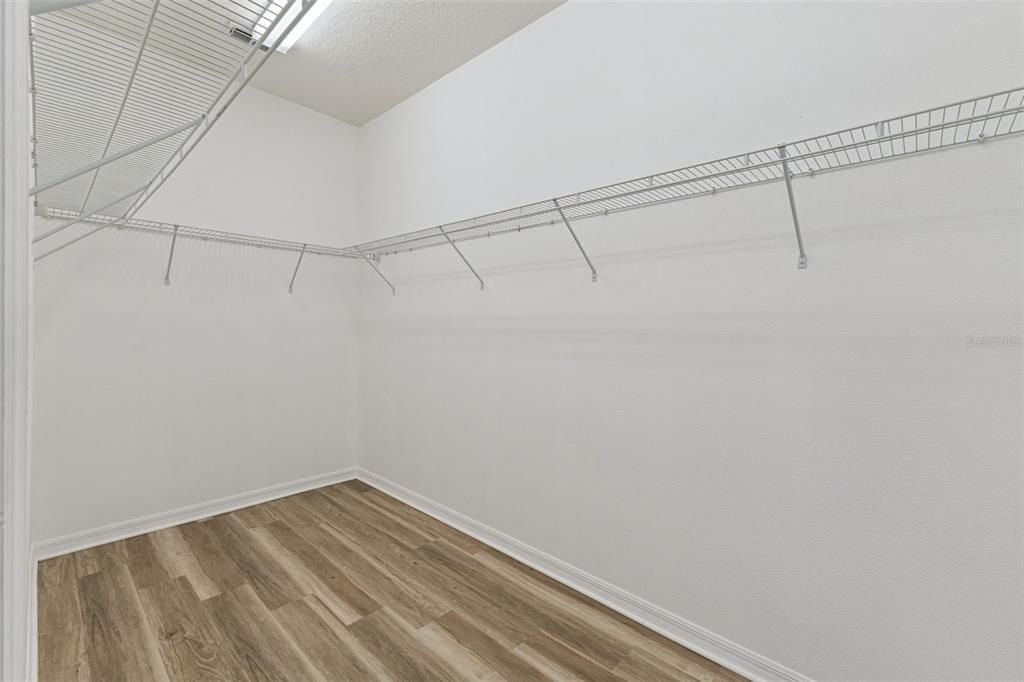 На продажу: $385,000 (3 спален, 2 ванн, 1894 Квадратных фут)